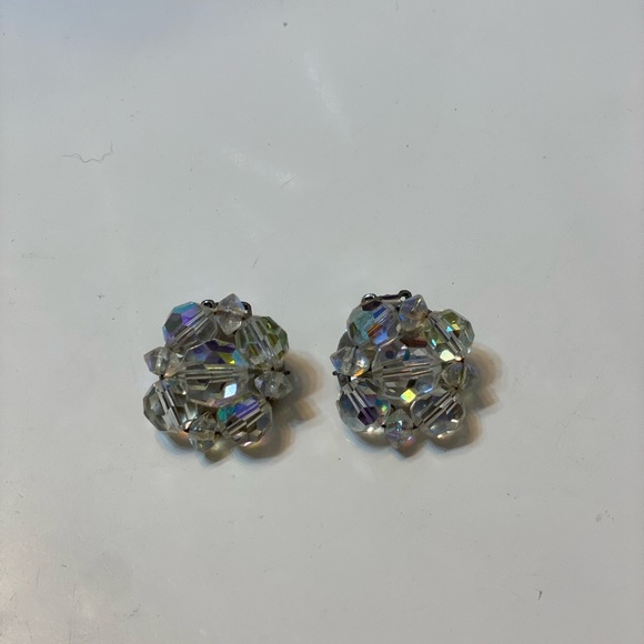 1950’s Glamorous Vintage Clip On Earrings - Picture 4 of 4